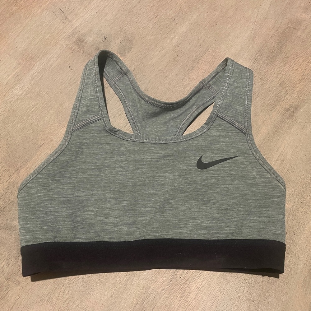 Nike sports bra. Size XS. Excellent condition worn once.